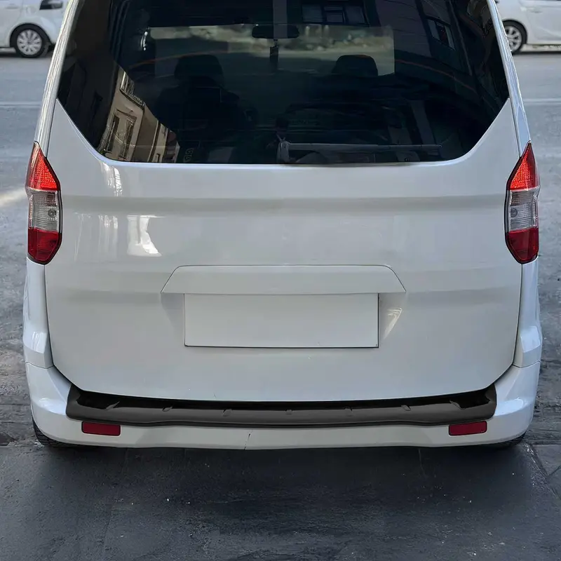 Protection de Pare-Chocs pour Ford Tourneo Courier I 2014-2023 noir brillant